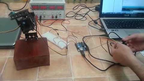 Taller de Arduino - Universidad de León - Control de brazo robot mediante joystick