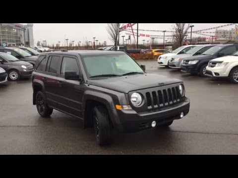 Video: Ո՞րն է տարբերությունը Jeep Patriot Sport-ի և լայնության միջև: