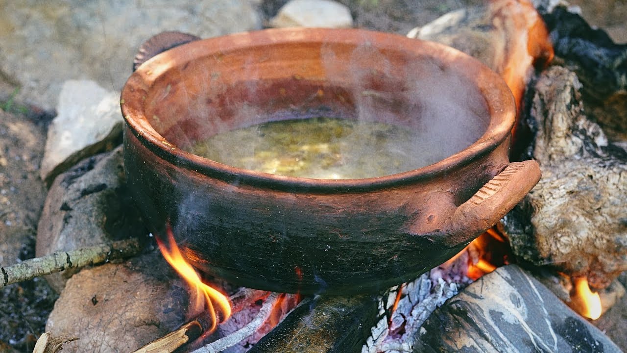 Moroccan Soup Harira / الحريرة المغربية التقليدي مع رجل كوري / Bushcraft Cooking