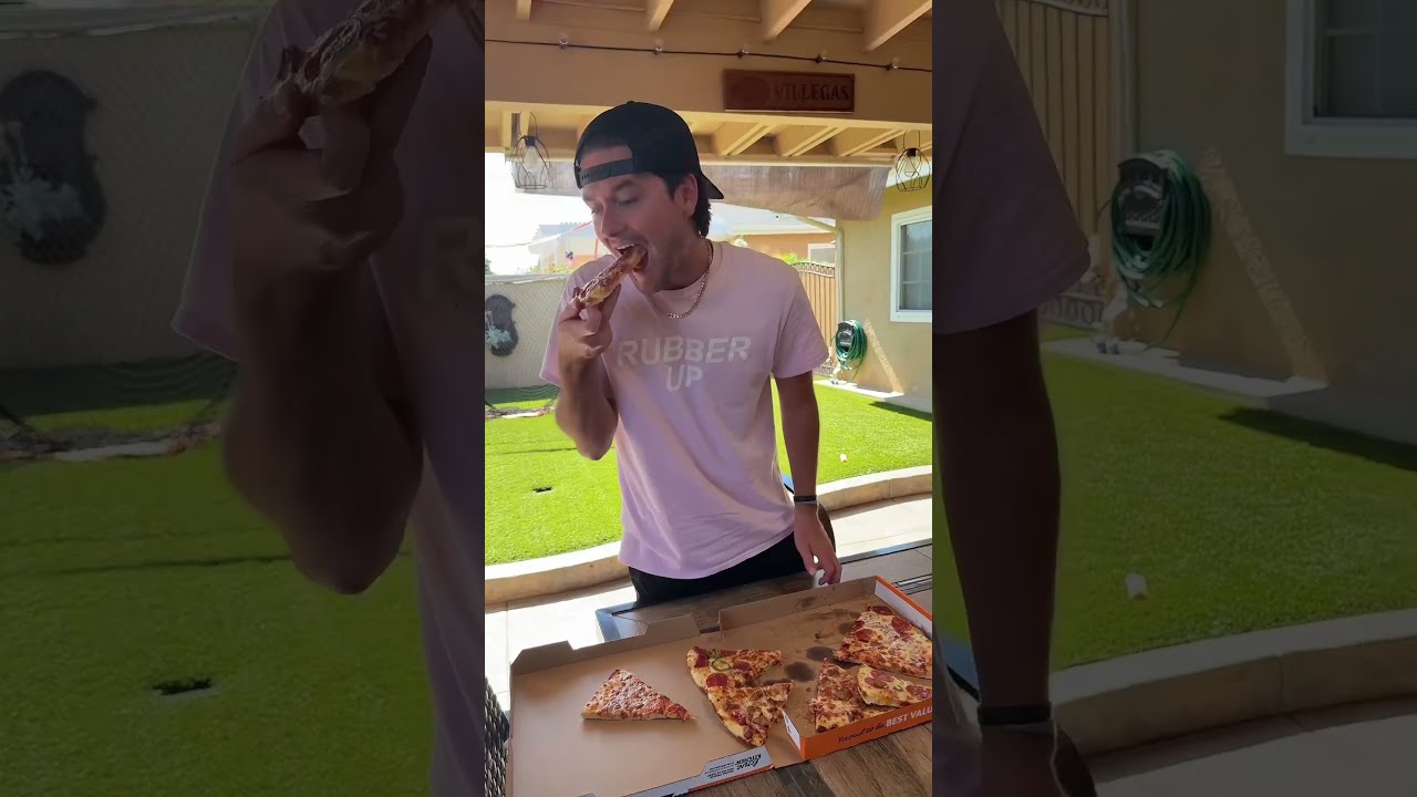 Trying The New Fantastic Four Pizza From Little Caesar’s…😂🔥