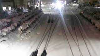 雪が積もる高山駅を発車するＨＣ８５系！