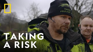 A Tight Squeeze For Thord And The Team | Ice Road Rescue | National Geographic UK