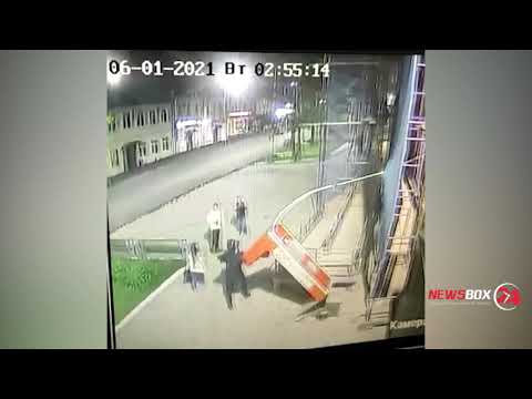 В Спасске-Дальнем хулиганы отправили в нокаут автомат «Boxer»