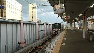 227系が、奈良駅を発車。