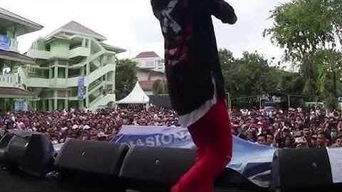 GILA GILAAN BARENG CROWD   SURABAYA JOGJA JAKARTA YOUNG LEX LIVE