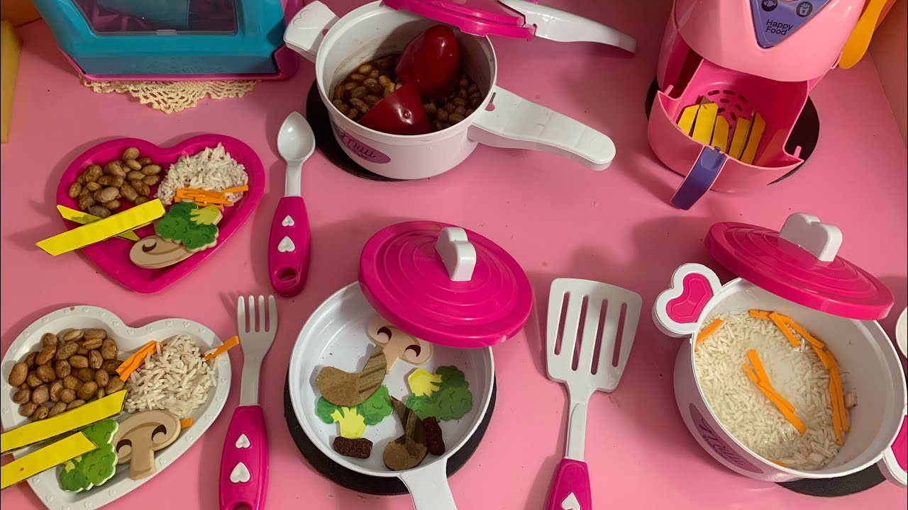 Preparando comida para as babys nas novas panelinhas/ Milli Produções