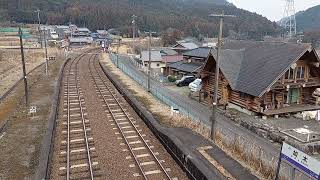 関西本線 坊谷トンネルと加太駅 / キハ120形 普通列車 / JR西日本 関西線 亀山市