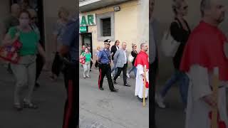 Sutri - Processione Con Dito Medio Ai Fedeli