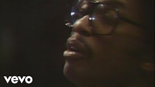 Video voorbeeld van "Herbie Hancock - I Thought It Was You (Official Video)"