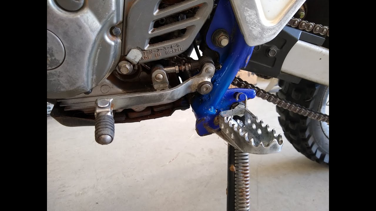 Tusk Folding Shift Lever For Yamaha TTR125E, TTR125L, TTR125LE – Black/Blue Tip