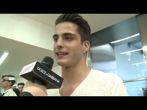 Backstage Dolce&Gabbana Spring Summer 2011 man wit...