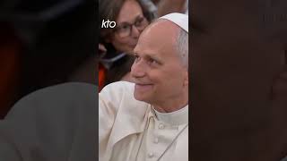 70 000 Personnes Acclament Le Pape Éonxiv Au Stade Santiago Bernabéu De Madrid