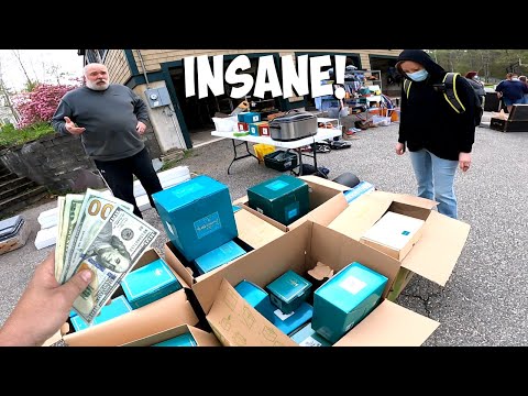 Video: Guy Membeli $ 5 Box of Junk Pada Jualan Garasi - Mencari $ 130 Juta Kejutan