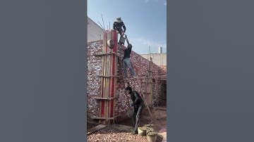 Workers work together to grout concrete on the load-bearing columns of rural red brick houses