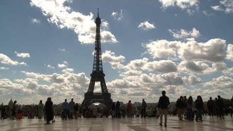 Security tight after man with knife arrested at Eiffel Tower