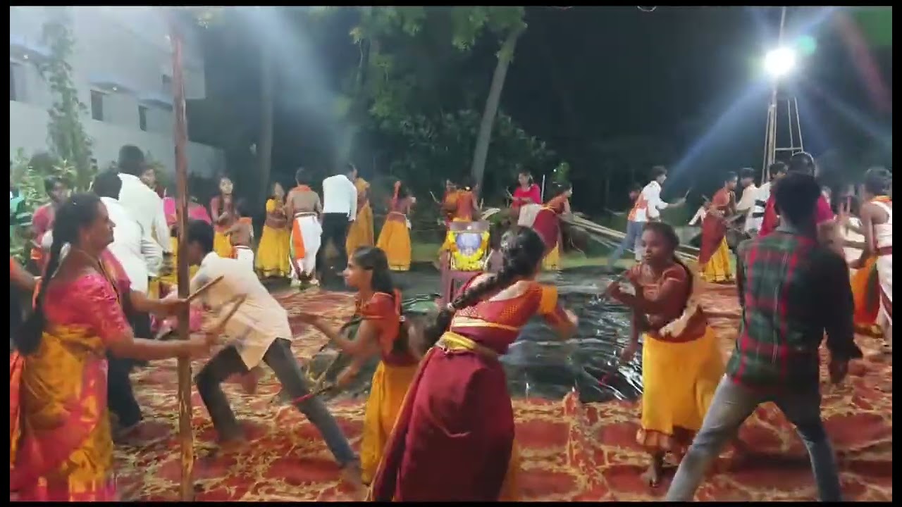 గళ్ళు గళ్ళు  గజ్జల మోత ఈ గంటల మోత కోలాటం దుమ్ము రేపుతున్నారు#plswatch& subscribe 