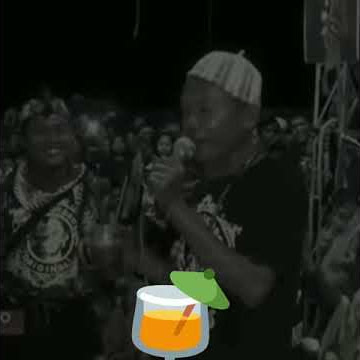 Gus murdani di atas panggung