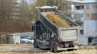 Tipper Trailer Truck Dumping / Sattelkipper kippt ab, Winnenden, Germany, 2018.