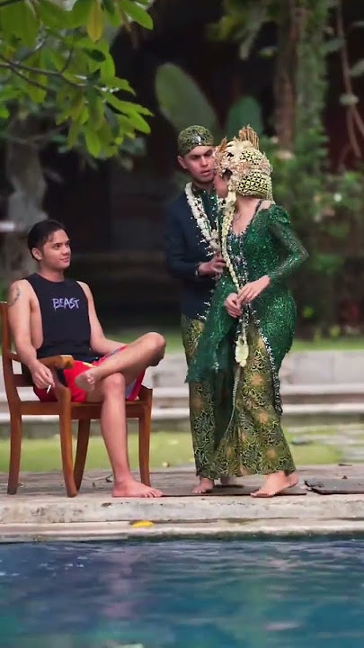 Pengantin wanitanya ganjen jadi tak lempar ke kolam