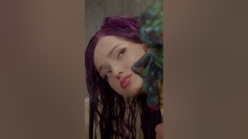 From makeovers to matchmaking, Anna Cathcart can do it all 👑 Descendants Shorts