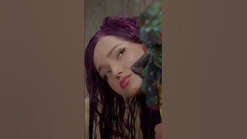 From makeovers to matchmaking, Anna Cathcart can do it all 👑 Descendants Shorts