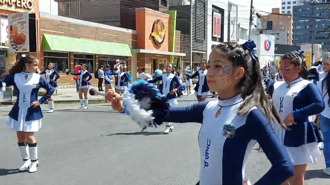 Bastoneras y Banda de Paz UE Pérez Pallares - Desfile Bicentenario Batalla de Pichincha - Parte 1