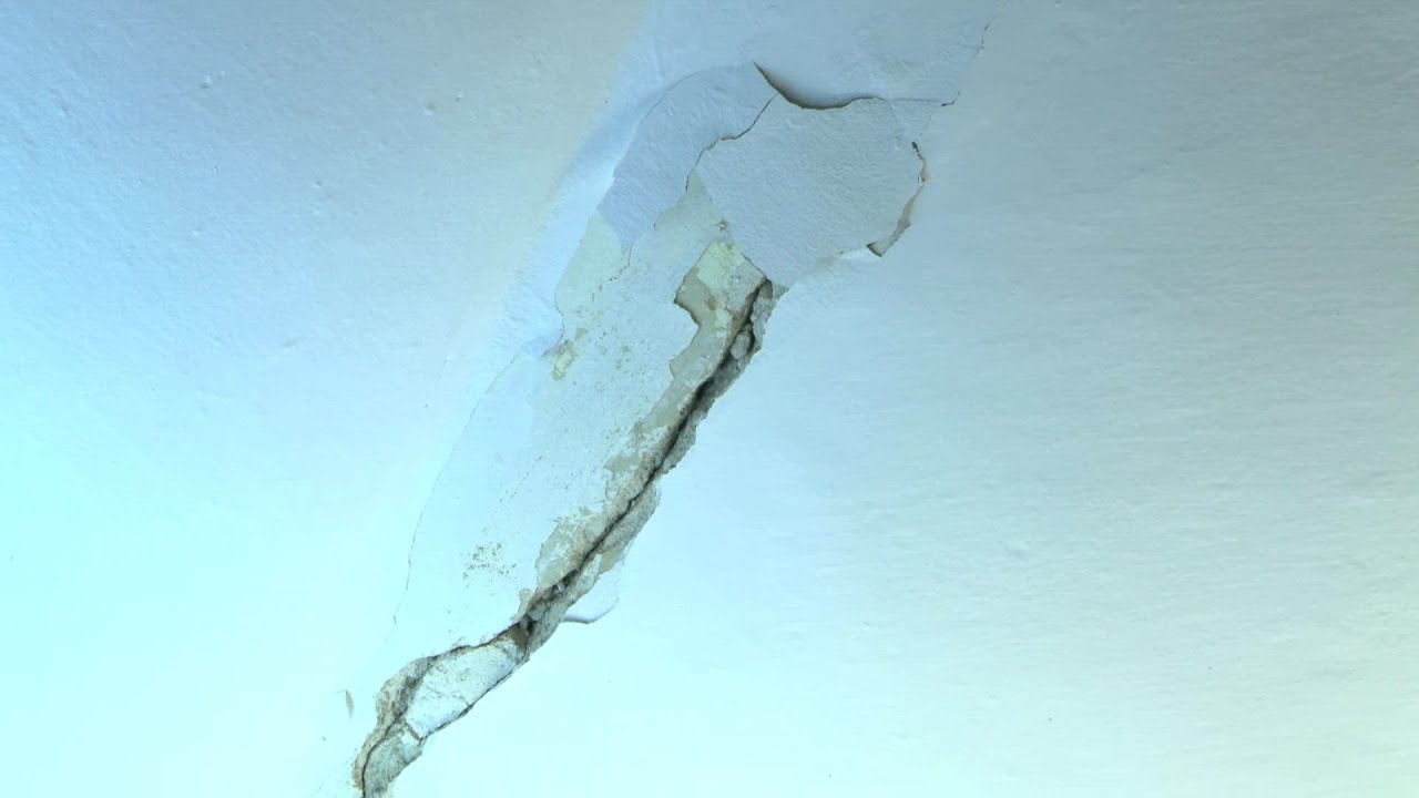 Sisma, crepe al Comune di Fano: i danni dopo la scossa