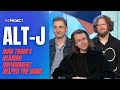 Capture de la vidéo Alt-J On How Drummer Thom Having A Hearing Impairment Helped The Band