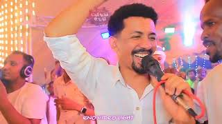 جمييييل الفنان على الشيخ  يبدع فى حفله اسوان البشاريه - اسمعها