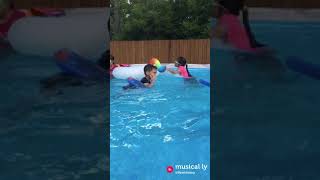 Pool party ππββοΈπ Pool party ππββοΈπ