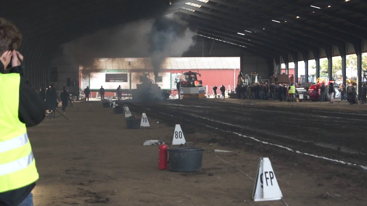Leyland 2100 indoor pulling