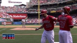 Ibanez belts a solo homer to right field