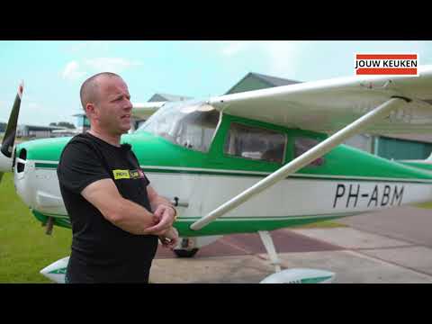 Video: Hoeveel mijlen kun je vliegen in een Cessna 172?