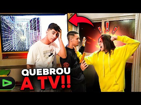 QUEBREI A TV DA BABI E ELA FICOU MUITO BRAVA!!