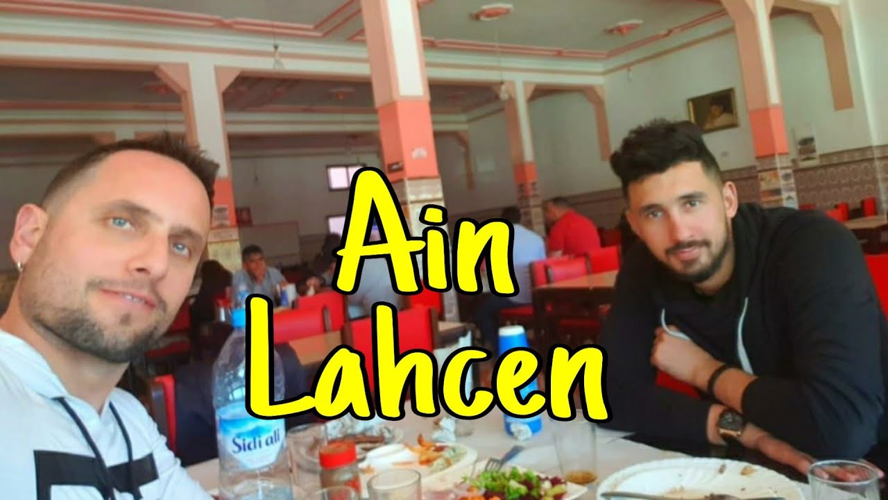 COMIENDO EN AIN LAHCEN. Pueblo de los restaurantes con la MEJOR CARNE de Marruecos. Kefta buenísima