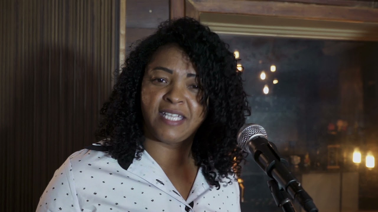 DALVA SANTOS E ROBERTO DE  PAULA Clipe Oficial ( NAÕ PARE)  composição Dalva Santos