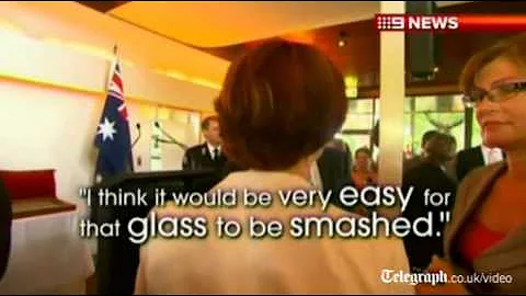 Australian riot police advise Julia Gillard to lea...