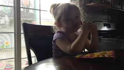 2 year old sings twinkle twinkle little star
