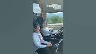 Sopir Bus Wanita berdasi