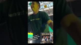 imagina os velhinhos que vão votar nesse cineasta kkkkkk