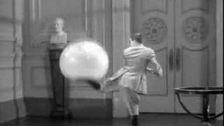 Charlie Chaplin The Great Dictator(Charlie Chaplin-The great dictator., 2007-08-05T12:01:19.000Z)