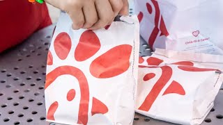 People Can't Stop Talking About This Chick-Fil-A Claw
