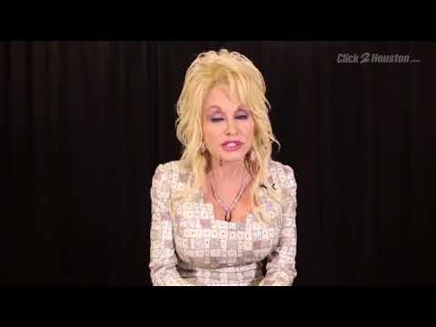 Videó: Dolly Parton felállít pénzt a Tennessee Wildfire áldozatoknak