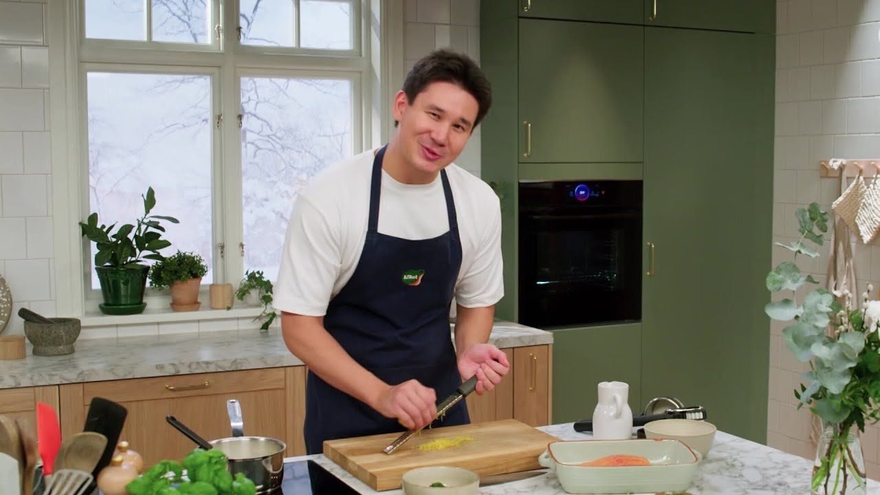 Lax med örttäcke, citronsås och pressad potatis - Köket