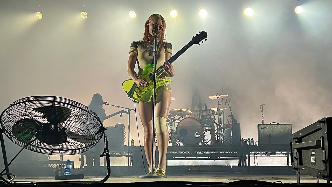 Wet Leg performing “UR Mom” in Vancouver, BC. Sept. 03, 2025.