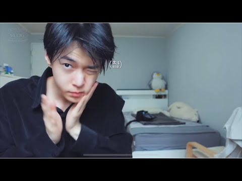 [NCT 도영] 집에서 셀프 뺨때리는 동영 vs 악셀 폰 도르젠 (일단 나는 동영)