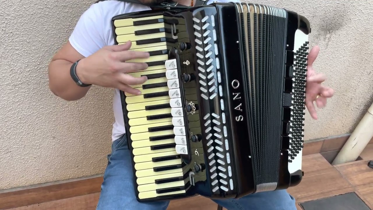 (17500) Acordeon Sano Quarta de voz 120 baixos Polifônica Italiana(música Cavalo Preto )