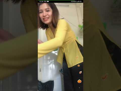 Video Em gái mặc áo bà ba phi bóng - youtube