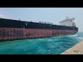 Proses tarik kapal besar dari dermaga " MV Villa Deste "