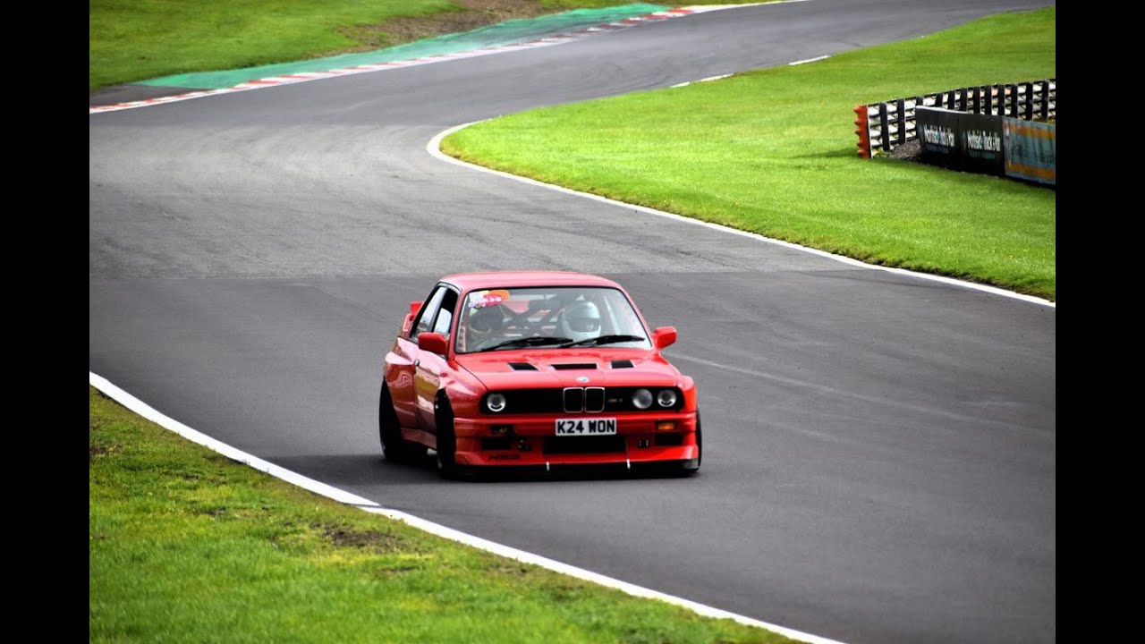 E30 K24 Turbo DCT 450bhp chases Porsche GT4 around Brands Hatch GP